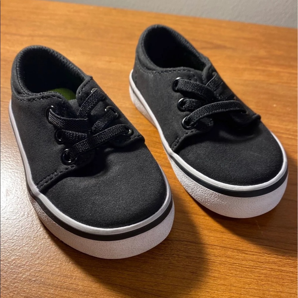 Boys shoes size 5
